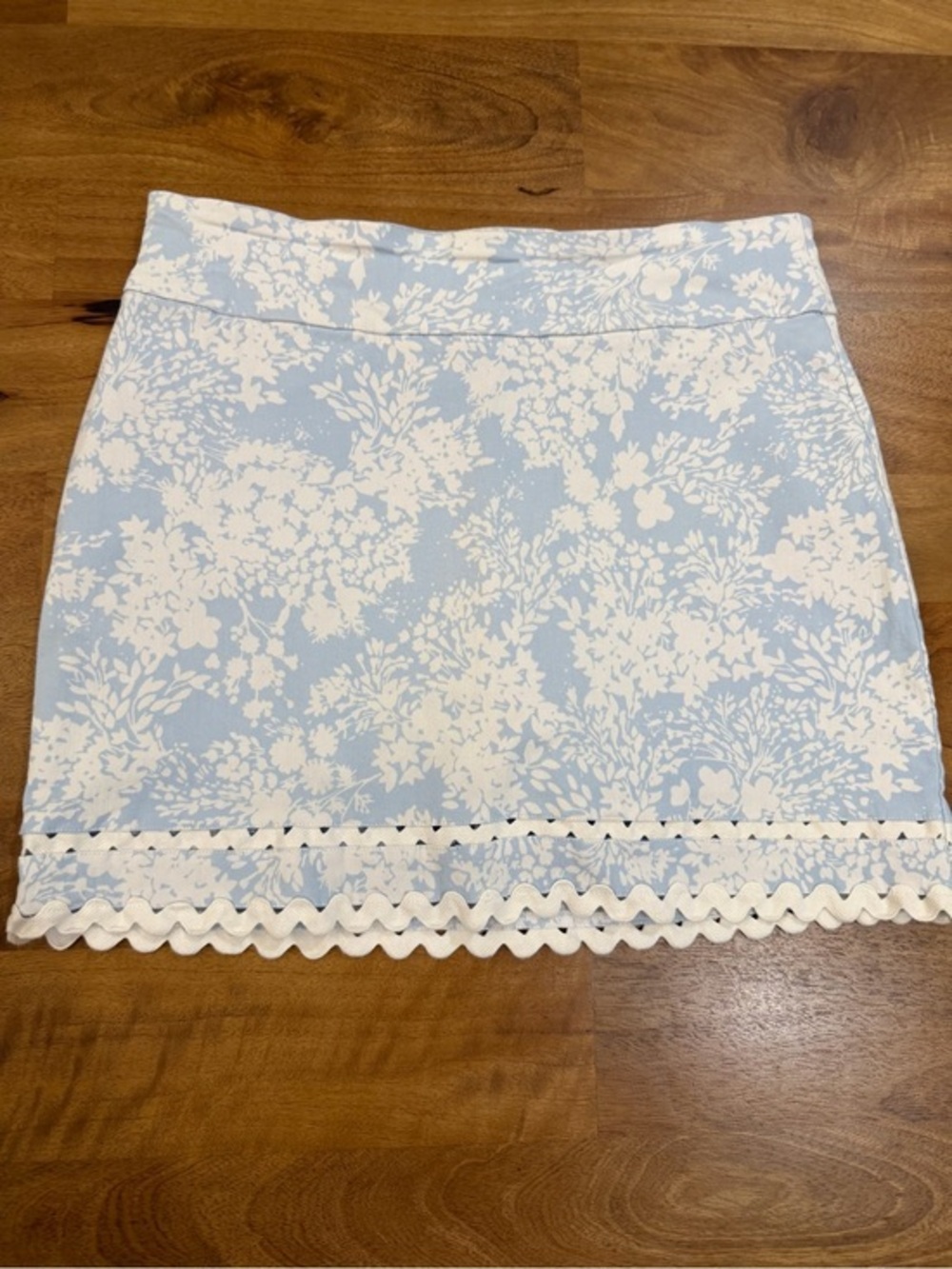 Light Blue and White Floral Skirt with Ricrack Trim Mini Skirt - Size 6